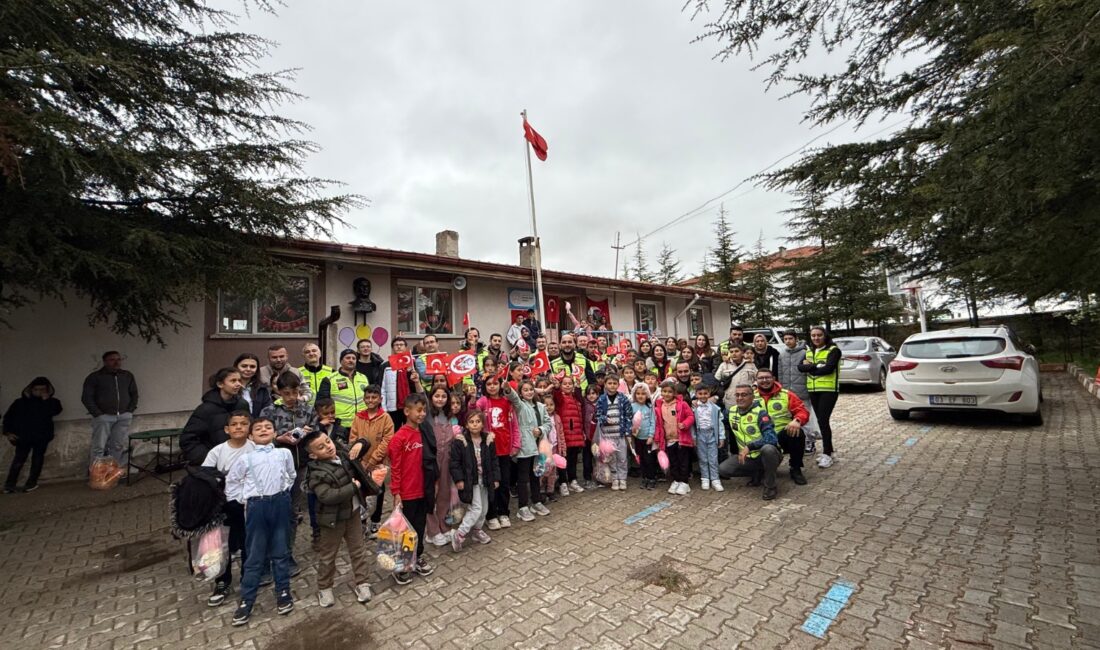 Afyonkarahisar’da faaliyet gösteren 272 PMS Afyon Motosiklet Derneği, 23 Nisan