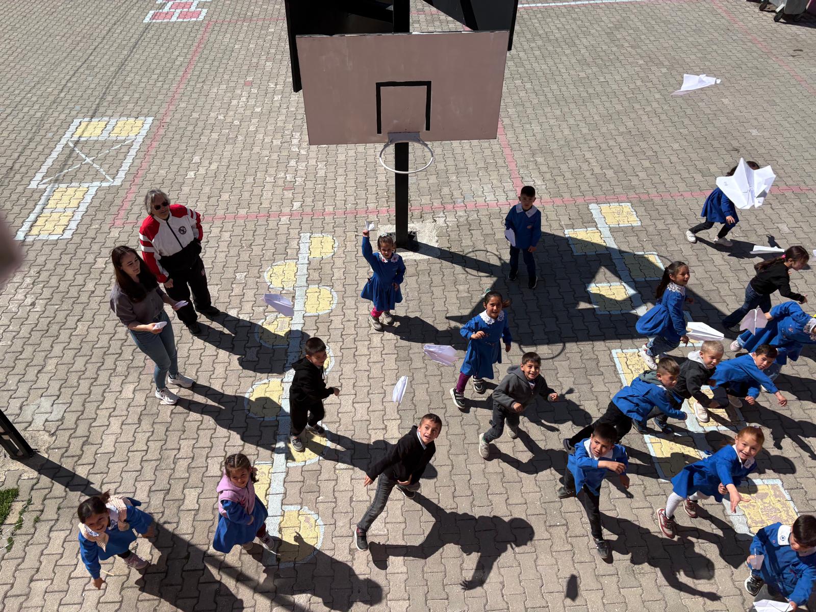 Afyonkarahisar'da bulunan Kızıldağ İlkokulu, 27 Nisan’da Anadolu Beşiktaşlılar Derneği Havacılık