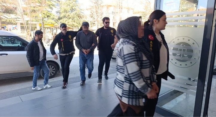 Afyonkarahisar'da tartıştıkları yaşlı çifti öldüren karı koca, çıkarıldıkları mahkeme tarafından