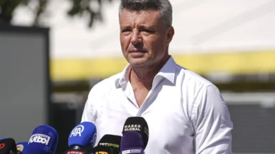 Fenerbahçe camiası, Galatasaray mağlubiyetinin ardından şampiyonluk umutlarının azalmasıyla sarsılırken, Başkan