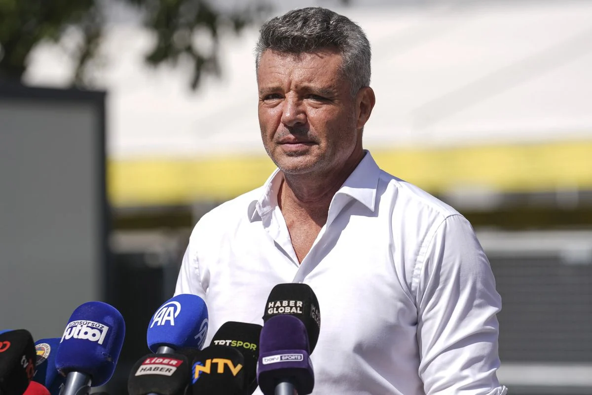 Fenerbahçe camiası, Galatasaray mağlubiyetinin ardından şampiyonluk umutlarının azalmasıyla sarsılırken, Başkan