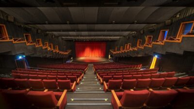 Sinemalarda bu hafta (17-22-23 Nisan tarihlerinde) 11 film vizyona giriyor.