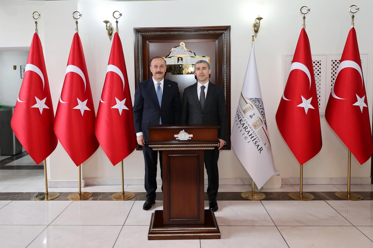 Isparta Valisi Abdullah Erin, Afyonkarahisar Valisi Dr. Naci Aktaş’a hayırlı