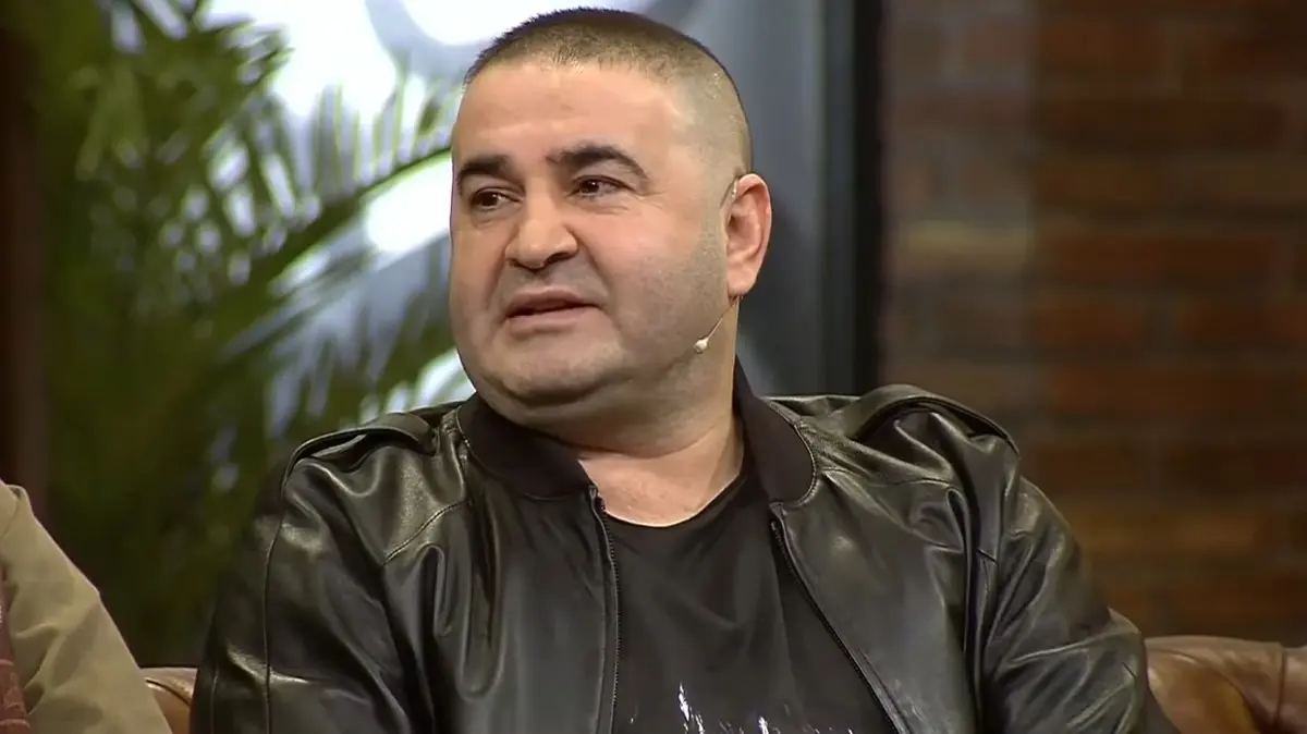 Türk komedi dünyasının en sevilen simalarından biri olan Şafak Sezer,