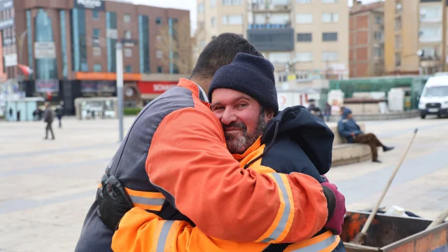 Kırşehir’de belediye bünyesinde temizlik işçisi olarak çalışan Yaşar Akdoğan, dürüstlüğüyle