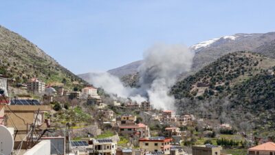 İsrail ordusunun Lübnan'ın güneyindeki Tebnin beldesinde bir hastanenin yakınını hedef