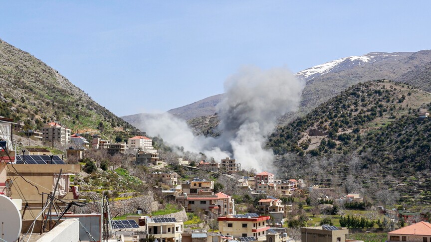 İsrail ordusunun Lübnan'ın güneyindeki Tebnin beldesinde bir hastanenin yakınını hedef