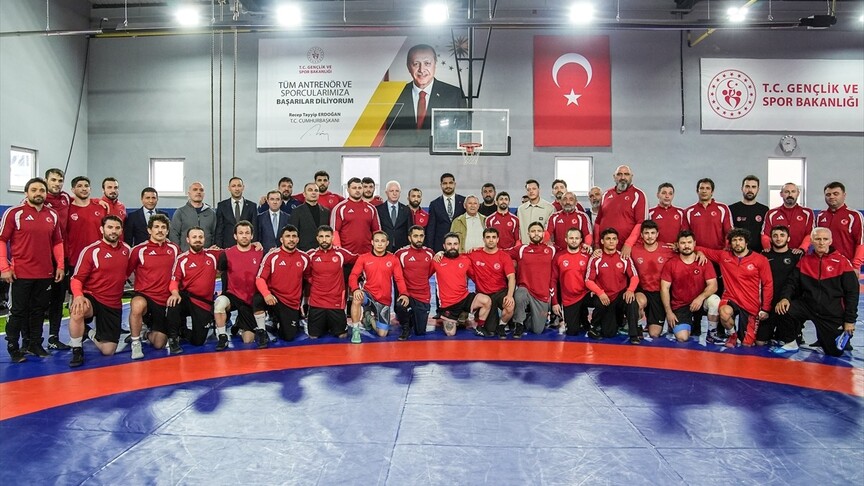 Arnavutluk'ta 20-26 Nisan tarihlerindeki Avrupa Şampiyonası'nda mücadele edecek Grekoromen Güreş