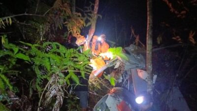 Endonezya'nın Batı Kalimantan eyaletinde bir helikopterin düşmesi sonucu 8 kişi