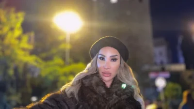 Ekranlardan ve sosyal medya platformlarından tanınan Mika Slowana, özellikle katıldığı