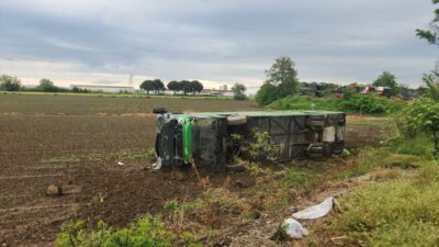 Çanakkale'nin Biga ilçesinde tur otobüsünün devrilmesi sonucu 46 kişi yaralandı.