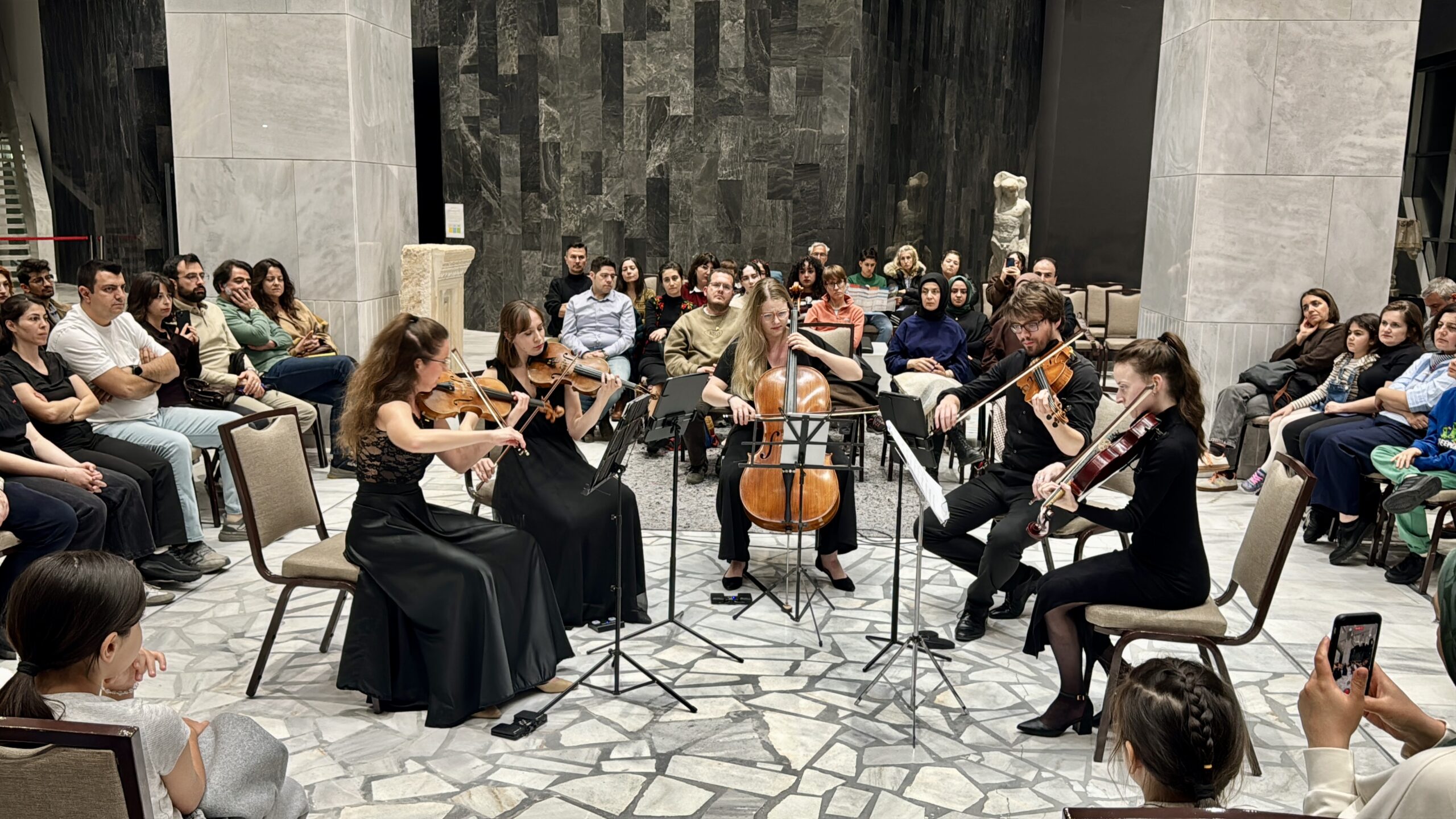 25. Afyonkarahisar Klasik Müzik Festivali'nin dördüncü gününde "Prag Yaylı Çalgılar