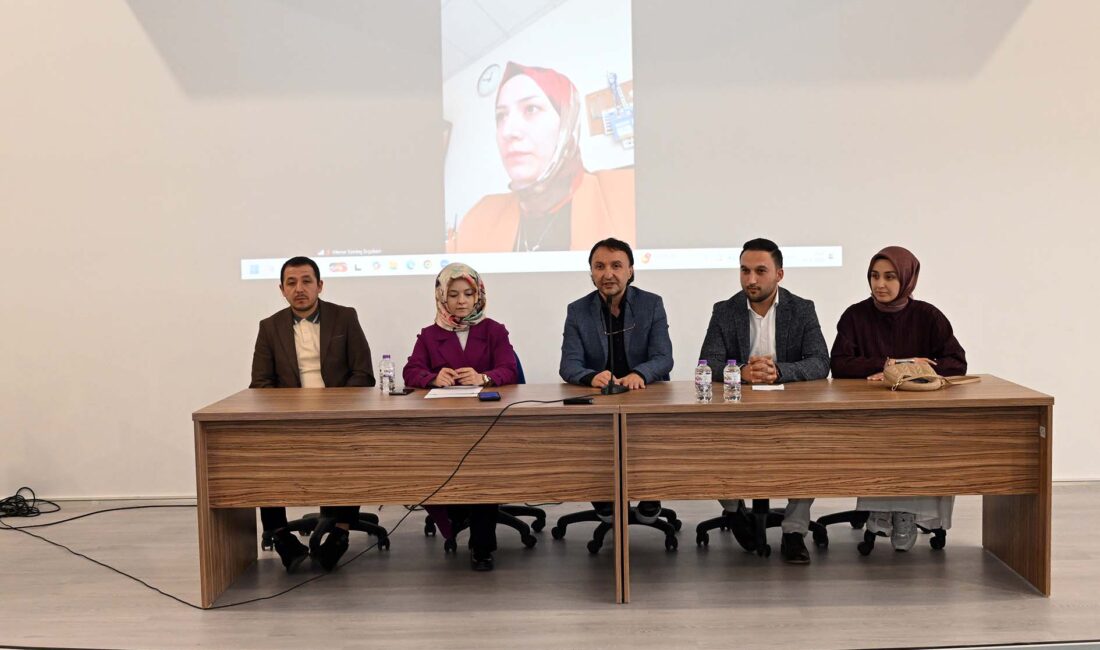 Afyon Kocatepe Üniversitesi (AKÜ) İlahiyat Fakültesi tarafından düzenlenen “Kariyer Söyleşileri”