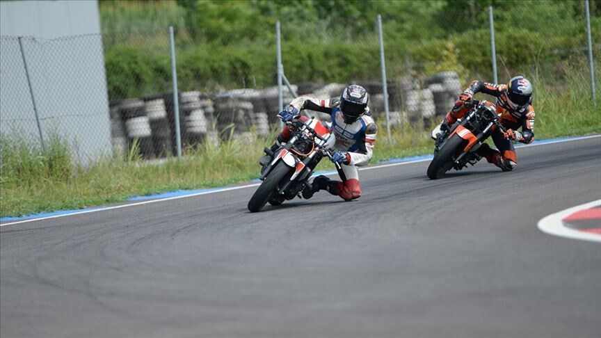 Milli motosikletçi Bahattin Sofuoğlu Dünya Superbike, Can Öncü ise Dünya