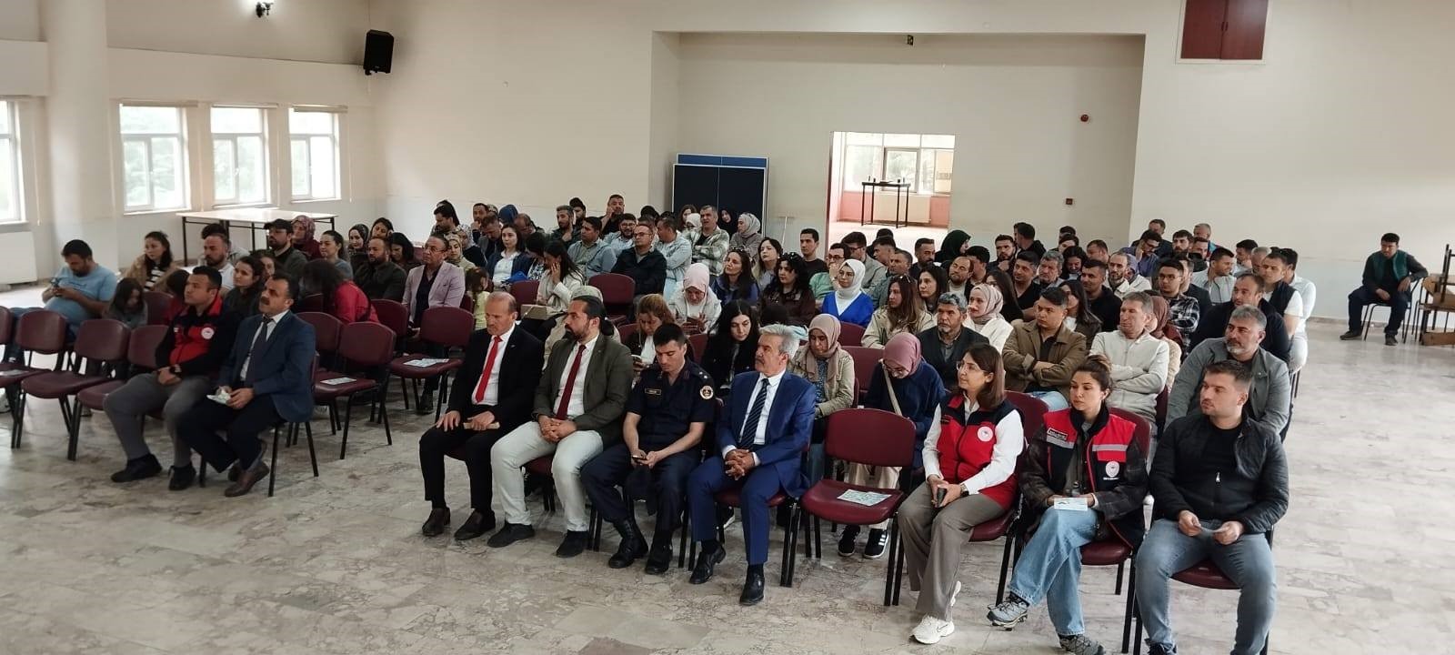 Afyonkarahisar’ın Hocalar ilçesindeki kamu kurumlarında görev yapan personellere yönelik su