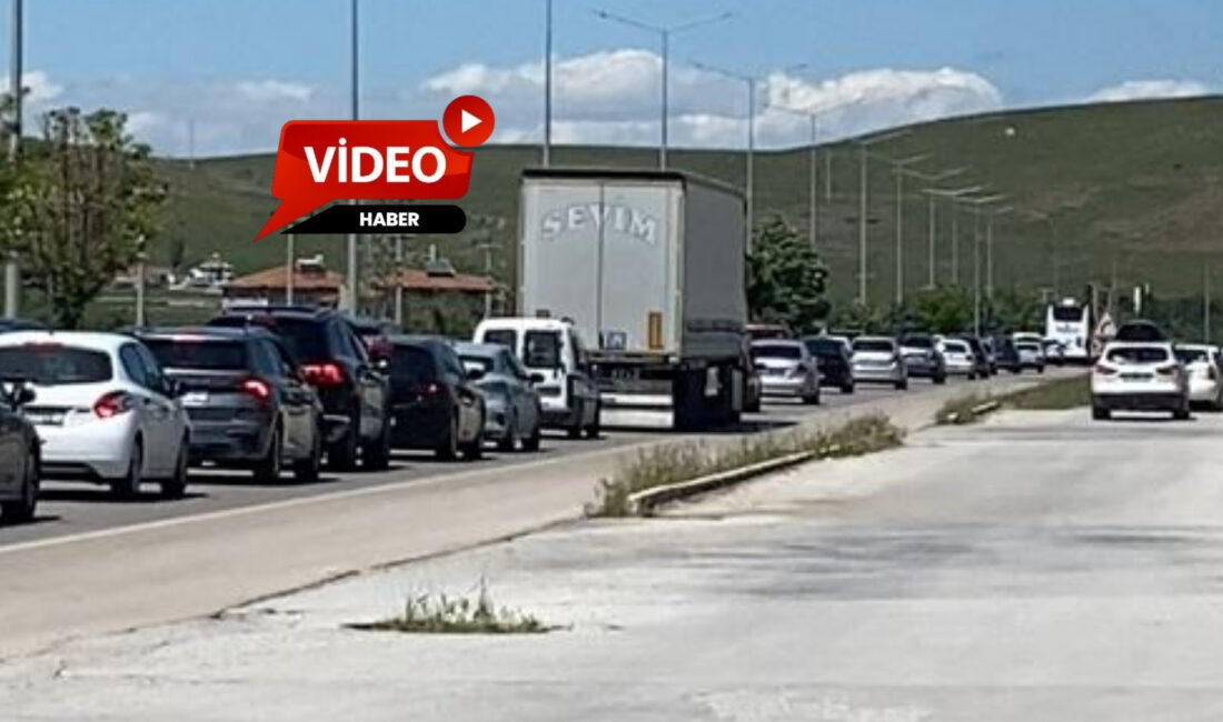 Antalya–İstanbul karayolu üzerinde Afyonkarahisar’ın Akören Köyü mevkiinde bayram dönüşü nedeniyle