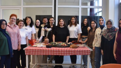 Afyon Kocatepe Üniversitesi (AKÜ) Güzel Sanatlar Fakültesi öğrencileri, keçe teknikleriyle