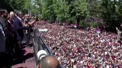 Ankara’da CHP'nin görevden uzaklaştırılan Genel Başkanı Özgür Özel, Güvenpark’ta partililerle