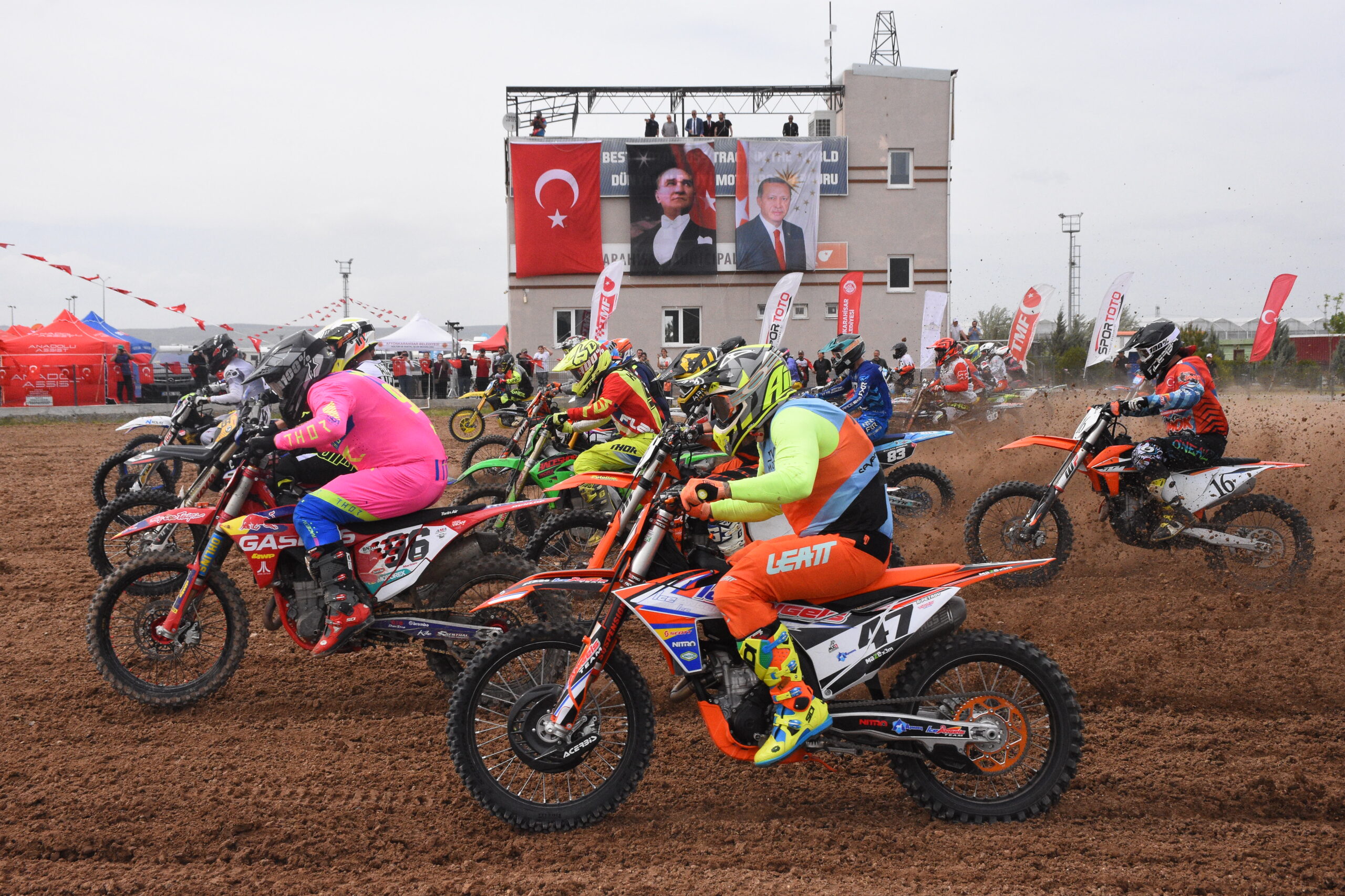 Dünyanın en iyi motokros parkurları arasında gösterilen Afyon Motor Sporları