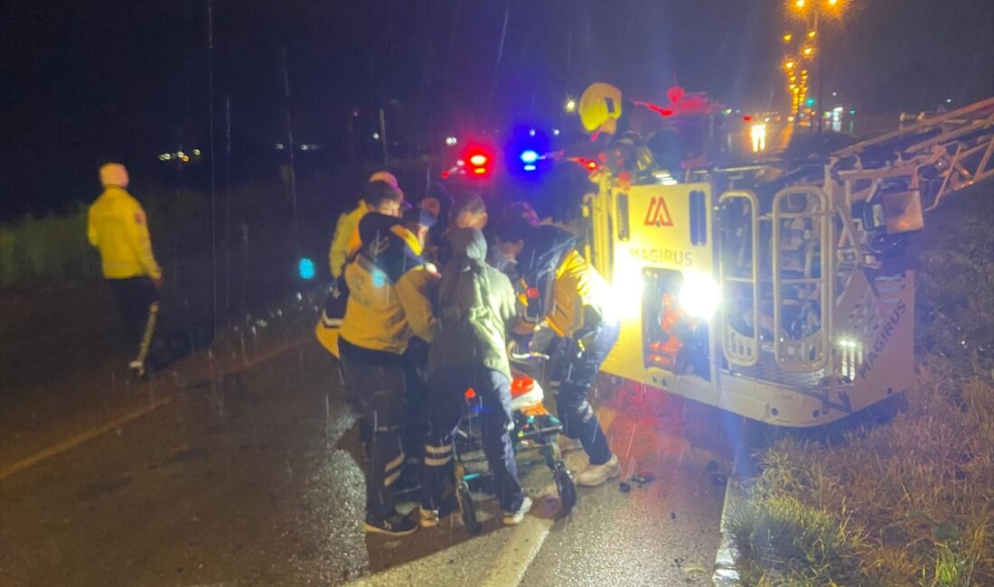 Balıkesir'in Bandırma ilçesinde devrilen yolcu otobüsündeki 3 kişi öldü, 30