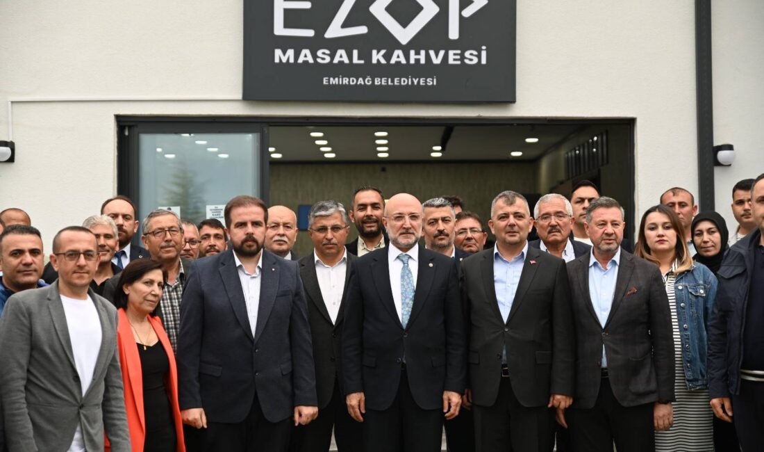 Emirdağ’da, Kurban Bayramı münasebetiyle düzenlenen geleneksel bayramlaşma töreni yoğun bir
