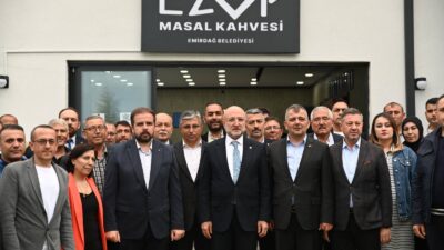 Emirdağ’da, Kurban Bayramı münasebetiyle düzenlenen geleneksel bayramlaşma töreni yoğun bir