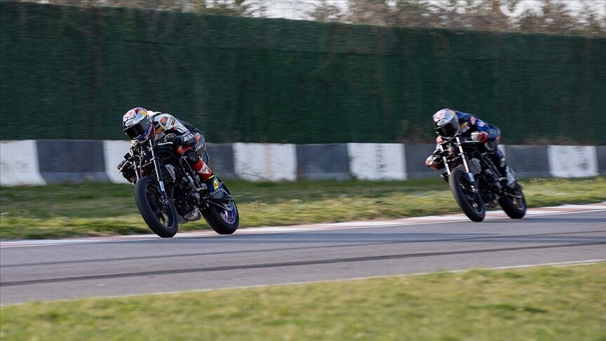 Milli motosikletçi Bahattin Sofuoğlu Dünya Superbike, Can Öncü ise Dünya