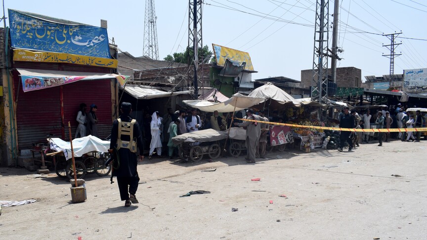 Pakistan'ın kuzeybatısındaki Güney Veziristan bölgesindeki pazarda meydana gelen patlamada 3