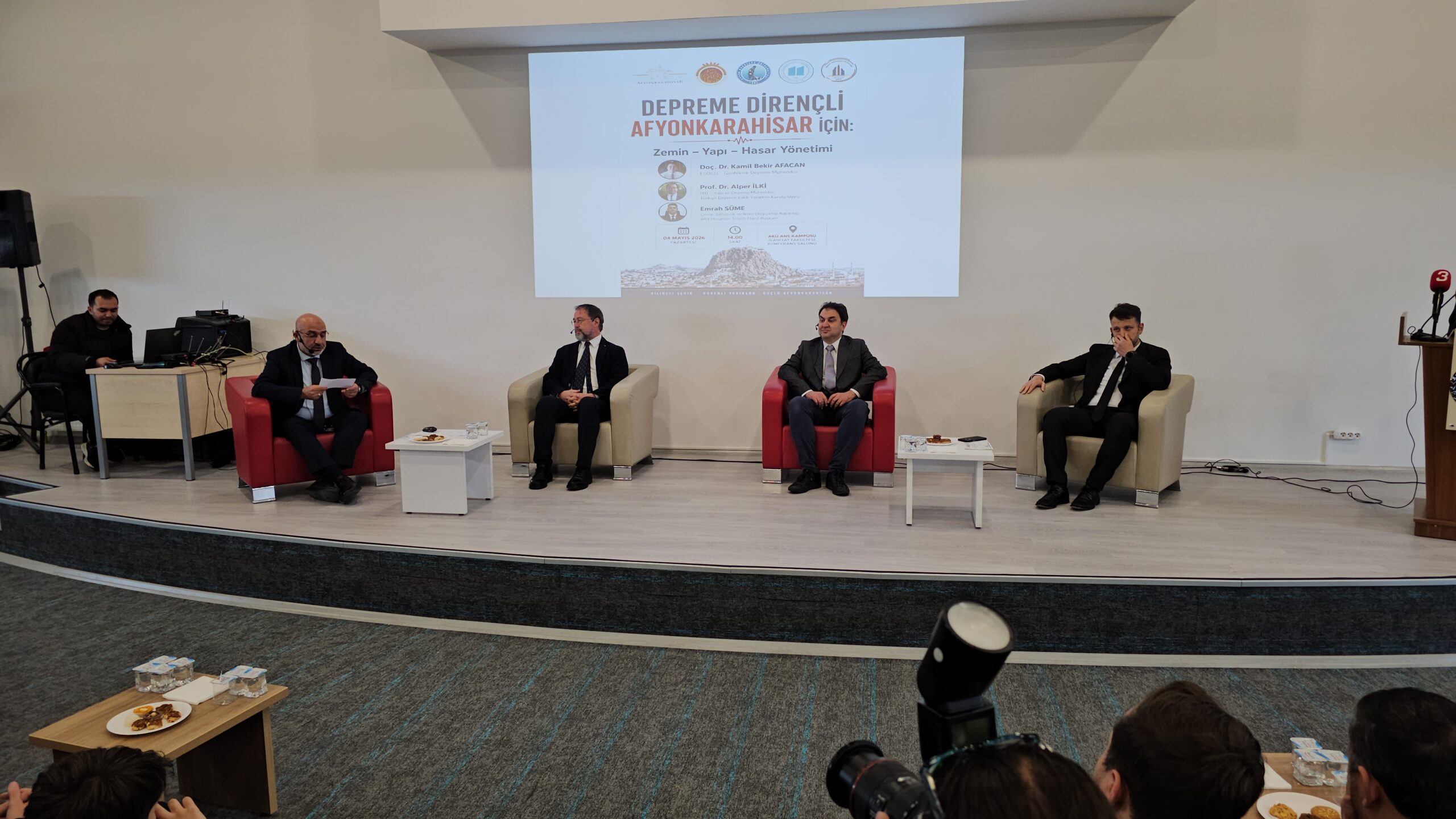 Afyonkarahisar’da deprem farkındalığını artırmak ve bilimsel çözümleri kamuoyuyla paylaşmak amacıyla