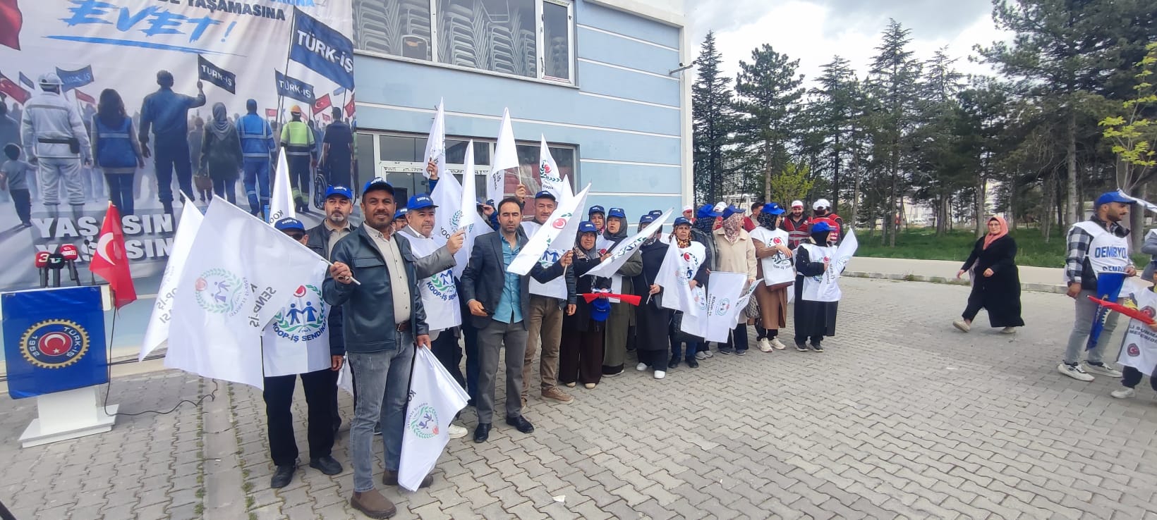 TOBB-İŞ Sendikası üyeleri bayram tadında geçen kutlamalarda tek yürek olurken,