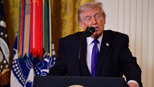 ABD Başkanı Donald Trump, Avrupa Birliği'ne (AB) ticaret anlaşmasındaki yükümlülüklerini