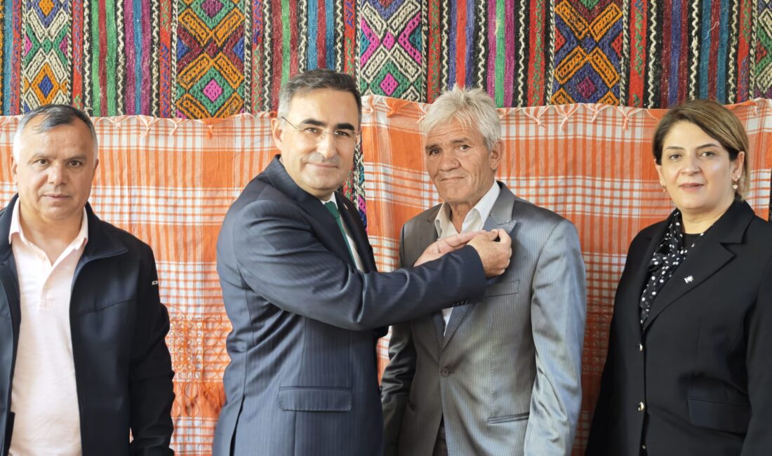 AK Parti Afyonkarahisar Milletvekili Hasan Arslan, Hocalar ilçesinde gerçekleştirilen bayram