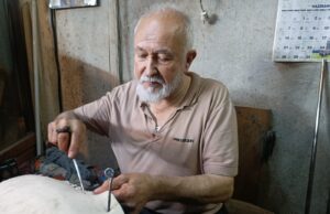 Kahramanmaraş'ta geçmişte onlarca ustanın çalıştığı tarihi Semerci Çarşısı'nda, teknoloji ve