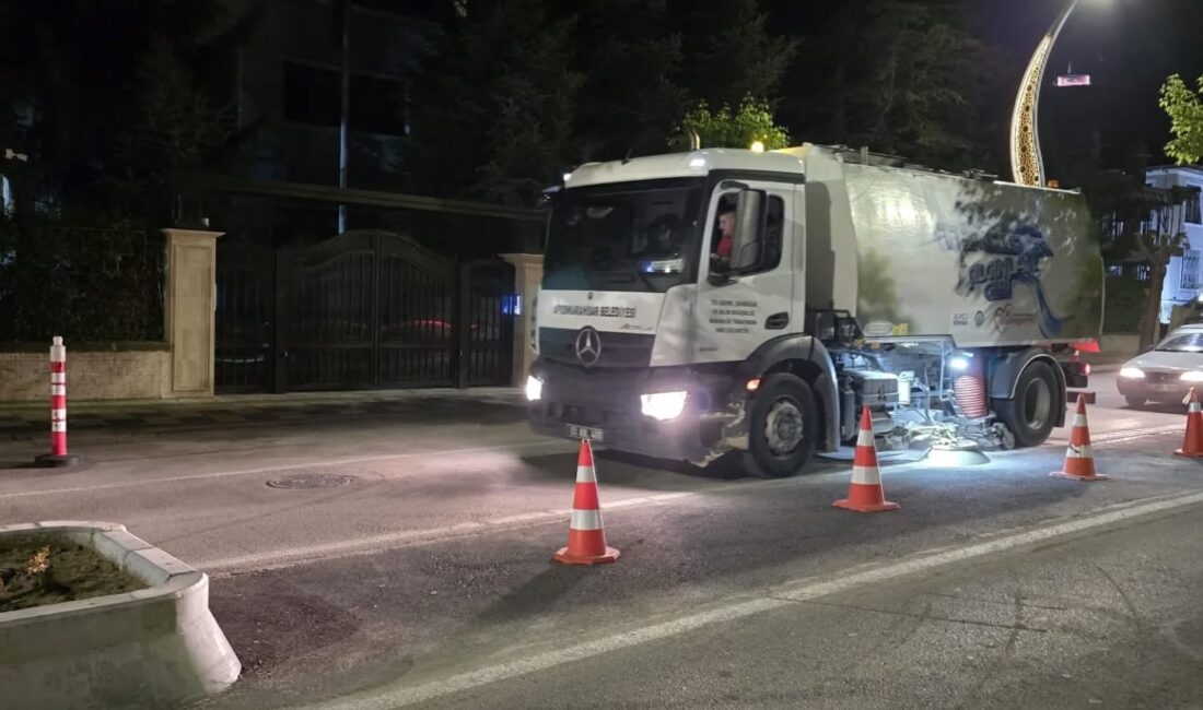 Afyonkarahisar Belediyesi Temizlik İşleri Müdürlüğü ekipleri, yaklaşan Kurban Bayramı öncesinde