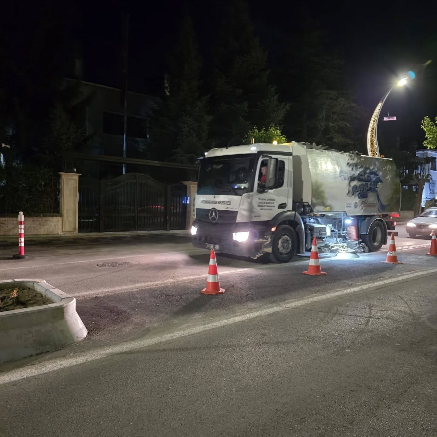 Afyonkarahisar Belediyesi Temizlik İşleri Müdürlüğü ekipleri, yaklaşan Kurban Bayramı öncesinde