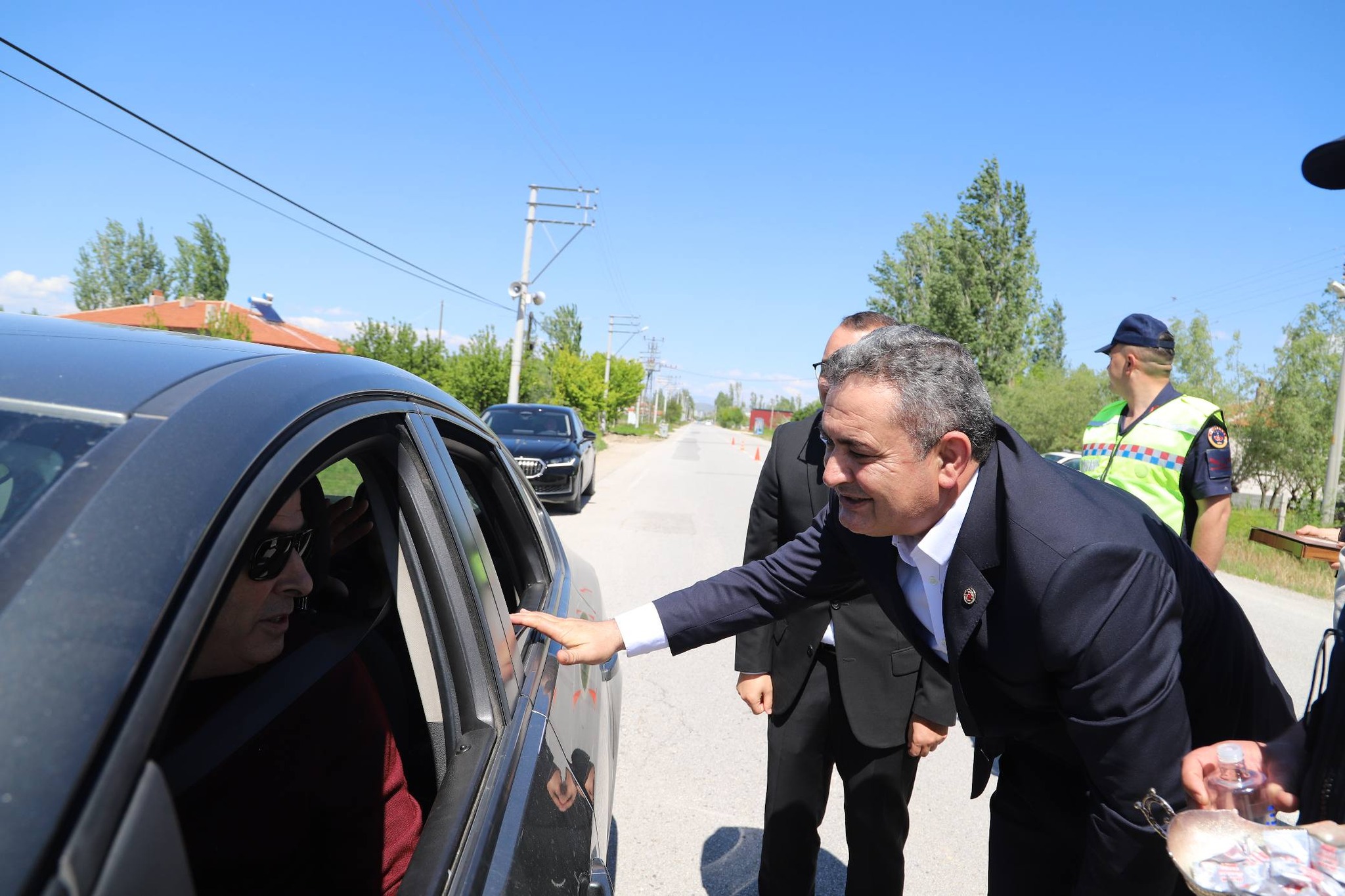 Afyonkarahisar’ın Çobanlar ilçesinde Kurban Bayramı dolayısıyla gerçekleştirilen saha ziyaretleri, yol