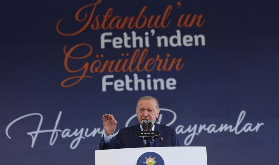 Cumhurbaşkanı Erdoğan, "İstanbul'un fethi, Ayasofya dahil mabetleri soyulan, tahrip edilen,