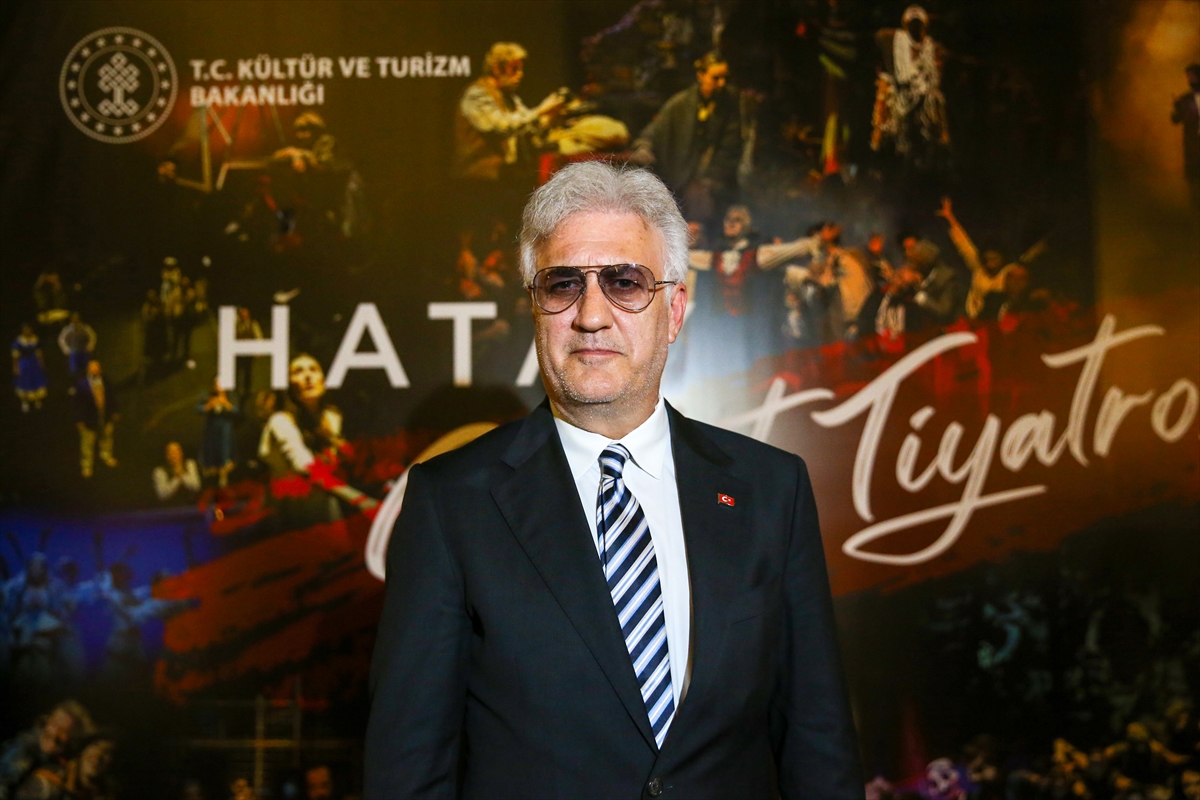 Devlet Tiyatroları Genel Müdürü Tamer Karadağlı, "Devlet Tiyatroları tarihinde ilk