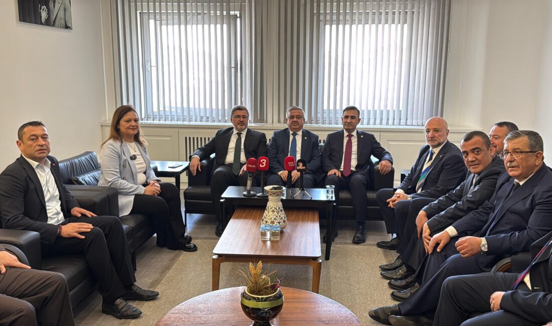 AK Parti Afyonkarahisar milletvekilleri ve il başkanından oluşan heyet, partilerine