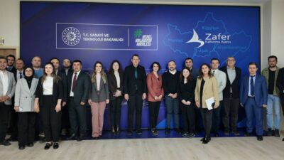 Afyon Kocatepe Üniversitesi İç Mimarlık ve Çevre Tasarımı Kulübü öğrencileri,