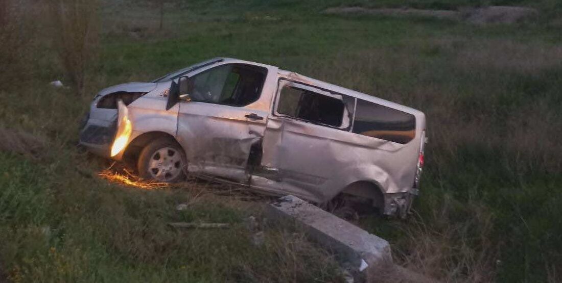 Afyonkarahisar'da minibüs ile otomobilin çarpışması sonucu meydana gelen trafik kazasında