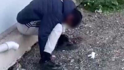 Hatay’ın Kırıkhan ilçesinde uyuşturucu madde kullanımı sonucu sokak ortasında donakalan