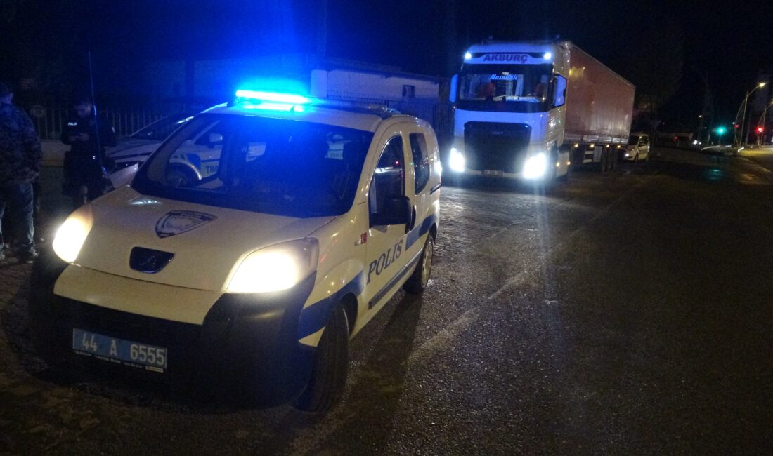 Malatya'nın Darende ilçesinde gece yarısı kanlar içerisinde yol kenarında yatan