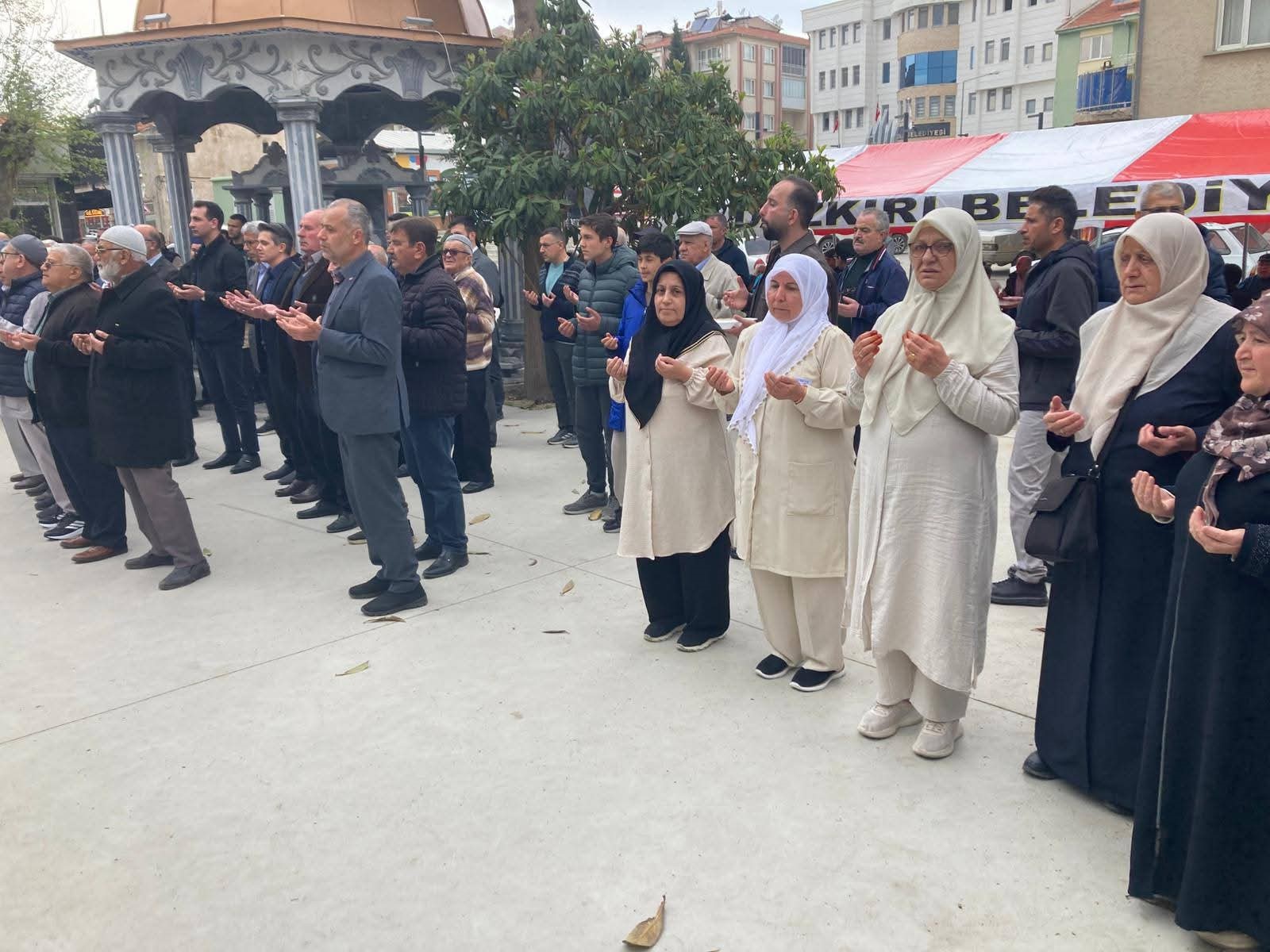Afyonkarahisar'ın Dazkırı ilçesinde çifte mutluluk bir arada yaşandı; Kur'an kursu