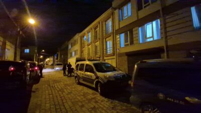 Yalnız yaşadığı evde yakınları tarafından hareketsiz halde bulunan yaşlı adamın