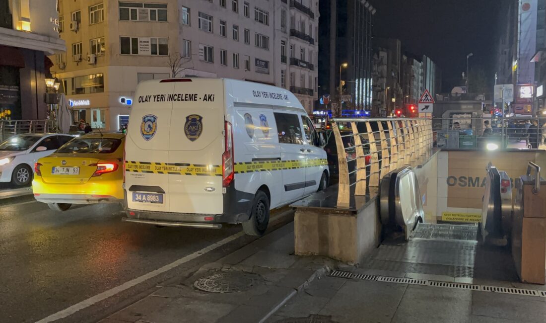 İstanbul'da Yenikapı-Hacıosman Metro hattının Osmanbey İstasyonu’nda raylara atlayan 22 yaşındaki