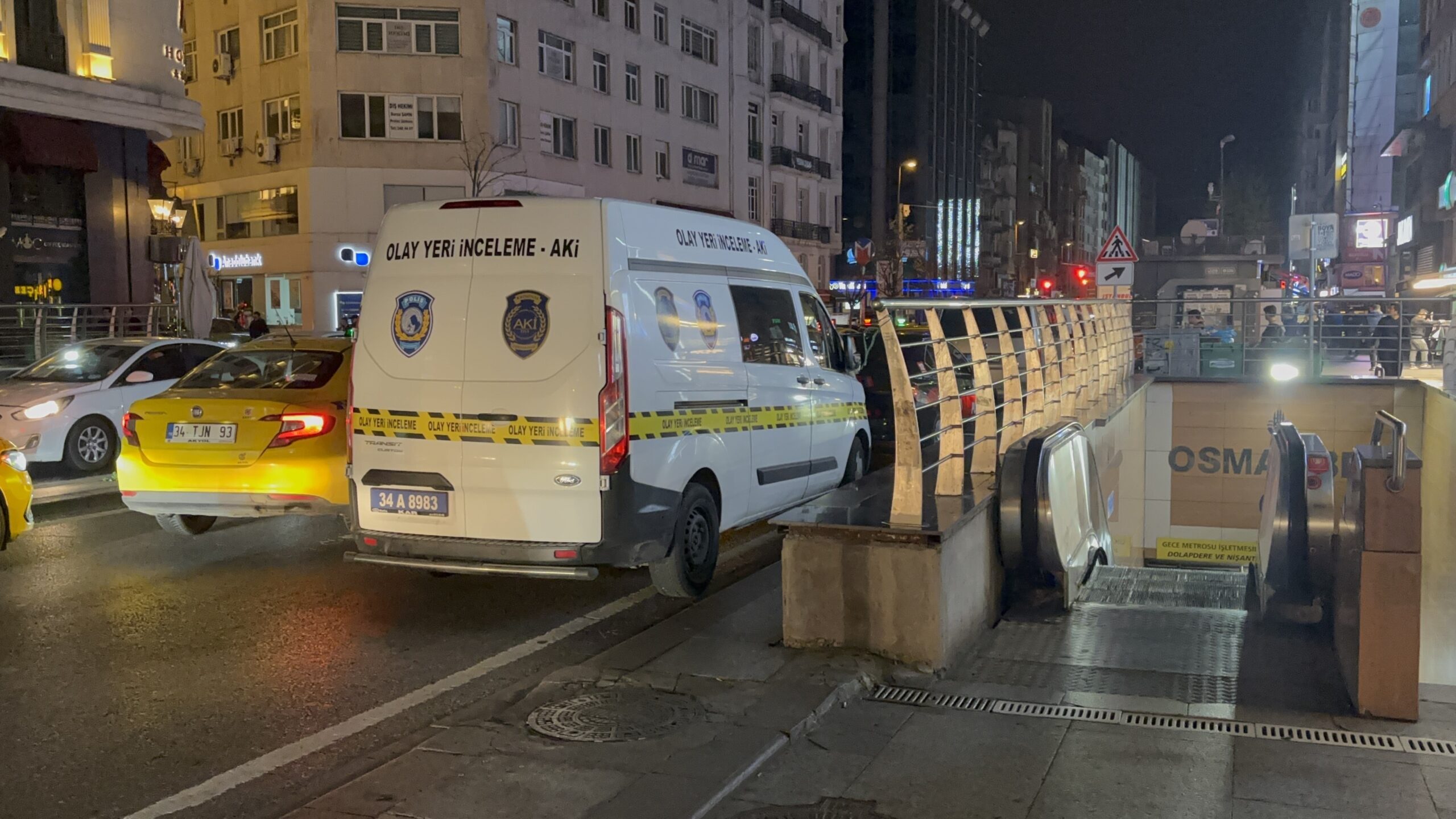 İstanbul'da Yenikapı-Hacıosman Metro hattının Osmanbey İstasyonu’nda raylara atlayan 22 yaşındaki