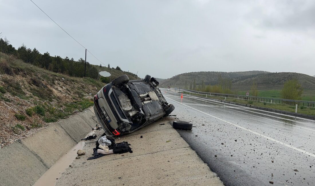Emirdağ-Bolvadin karayolu üzerinde seyir halindeki bir otomobilin kontrolden çıkması sonucu