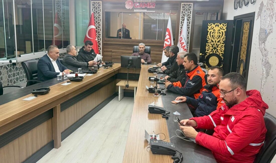 Afyonkarahisar genelinde pazar günü (3 Mayıs) başlayıp gece boyu etkisini