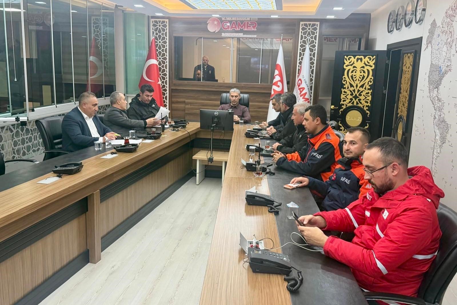 Afyonkarahisar genelinde pazar günü (3 Mayıs) başlayıp gece boyu etkisini